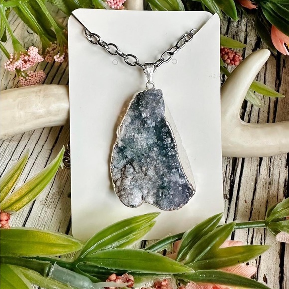 ✨Druzy✨ Statement Type Natural Crystal Necklace - Picture 1 of 1